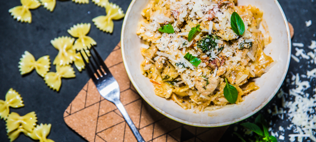 Creamy sun-dried tomato pasta - Astral Chicken