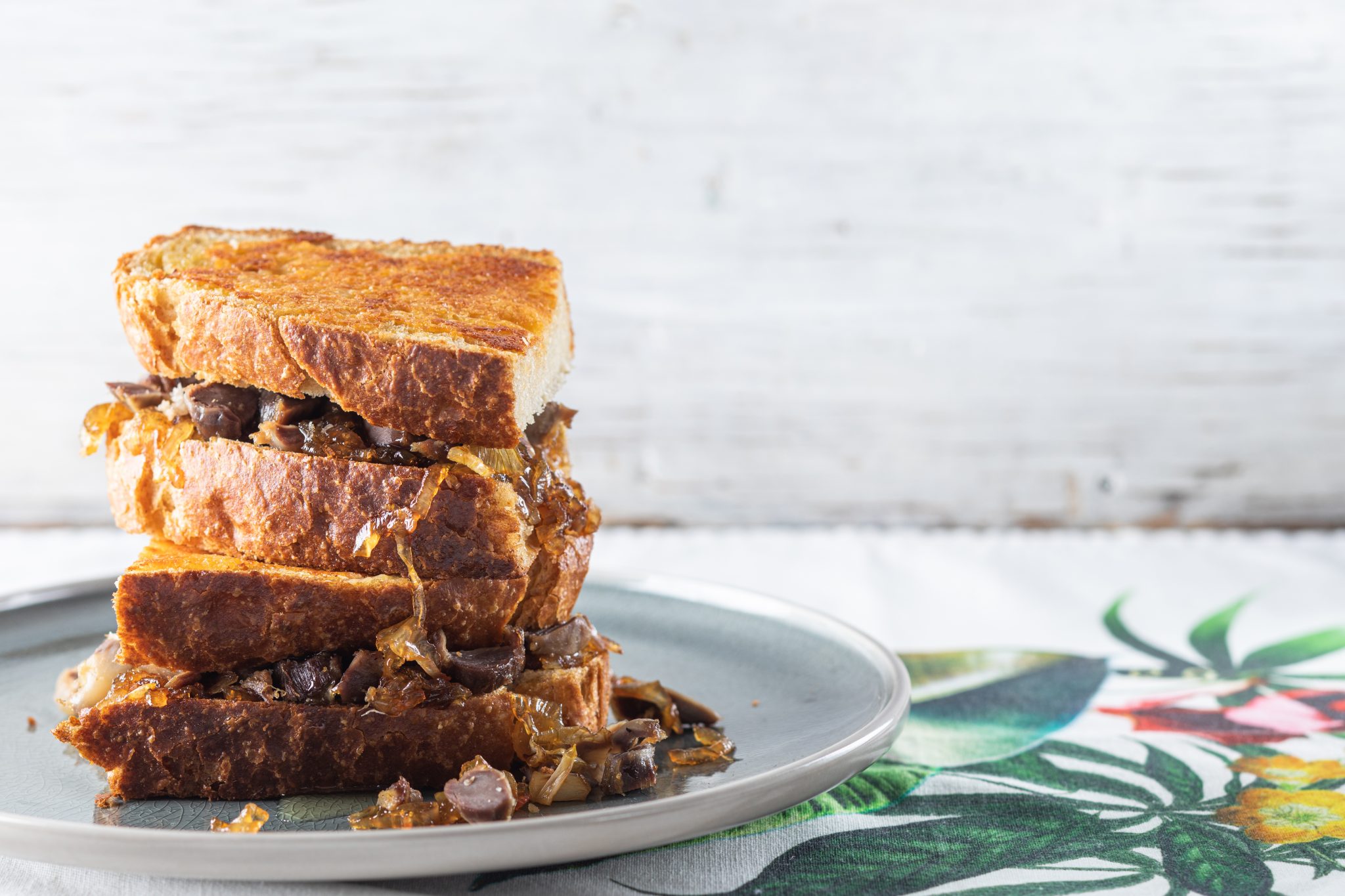 Chicken gizzards with pot bread Astral Chicken